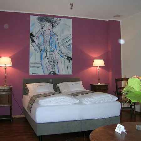 & Cafe Kleinergruenauer فندق