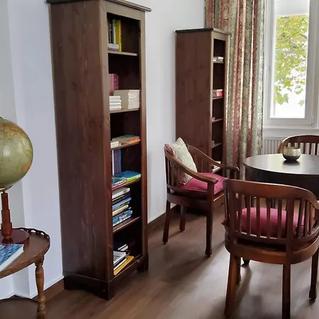 & Cafe Kleinergruenauer فندق