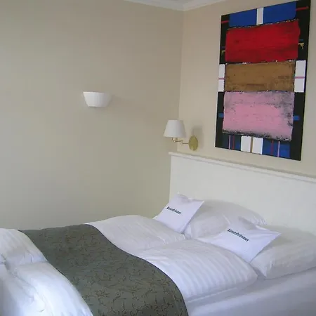 & Cafe Kleinergruenauer فندق